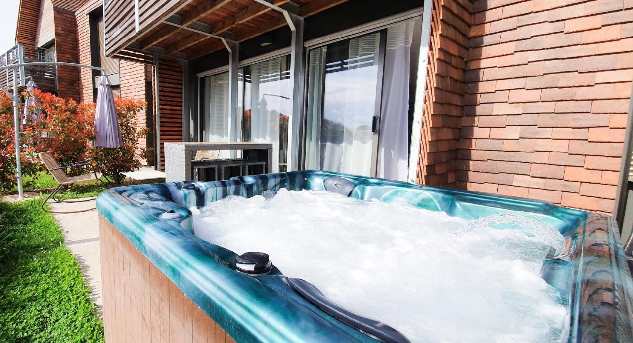 Plein Soleil Avec Jacuzzi Privatif Et Parking Prive Sarlat-la-Canéda Exterior foto